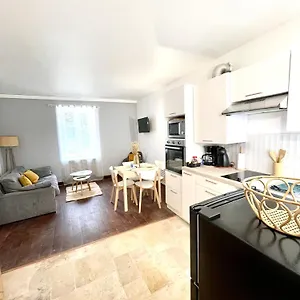  Apartment T2 Situe Au Coeur Du Centre Historique De