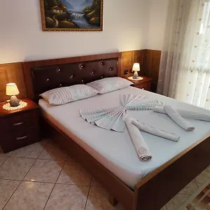 Artur's 2 , Gjirokastër Albanie
